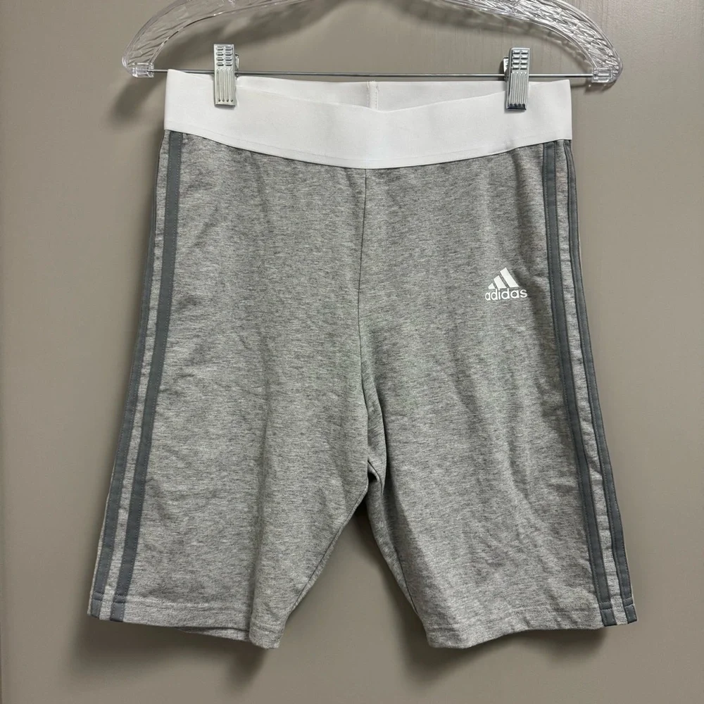 NWT Adidas Women's Biker Shorts Must Haves 3-Stripe Short Tights‎ Grey Medium
